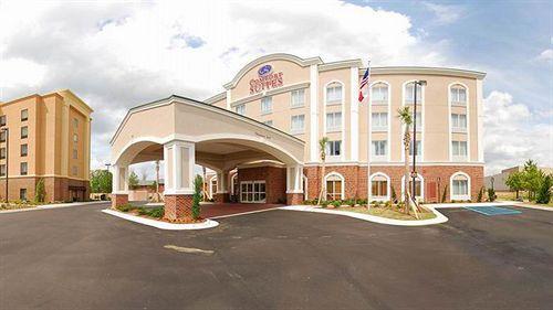 Hotel Comfort Suites Airport