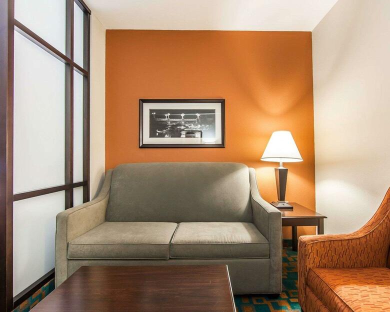 Hotel Comfort Suites