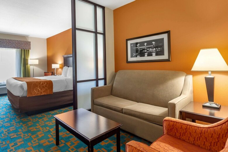 Hotel Comfort Suites