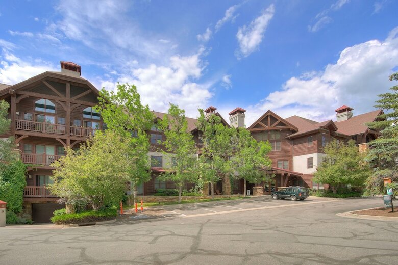 Hotel Avon Village