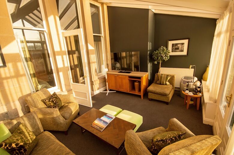 Hotel One Devonshire Gardens