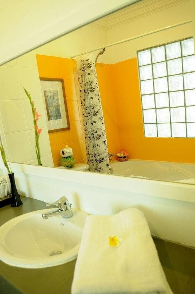 Frangipani Villa Hotel II
