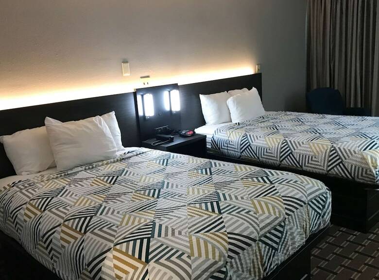 Hotel Clarion Inn And Summit Center