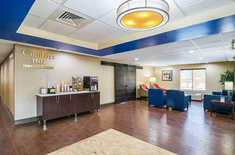Hotel Comfort Inn & Suites
