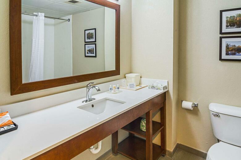 Hotel Comfort Inn & Suites