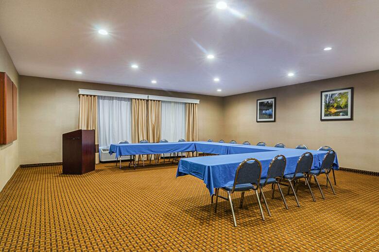 Hotel Comfort Inn & Suites