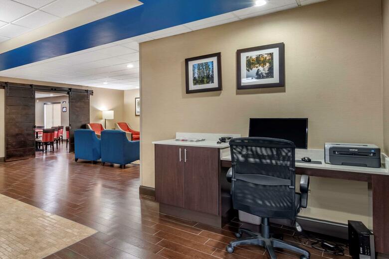 Hotel Comfort Inn & Suites