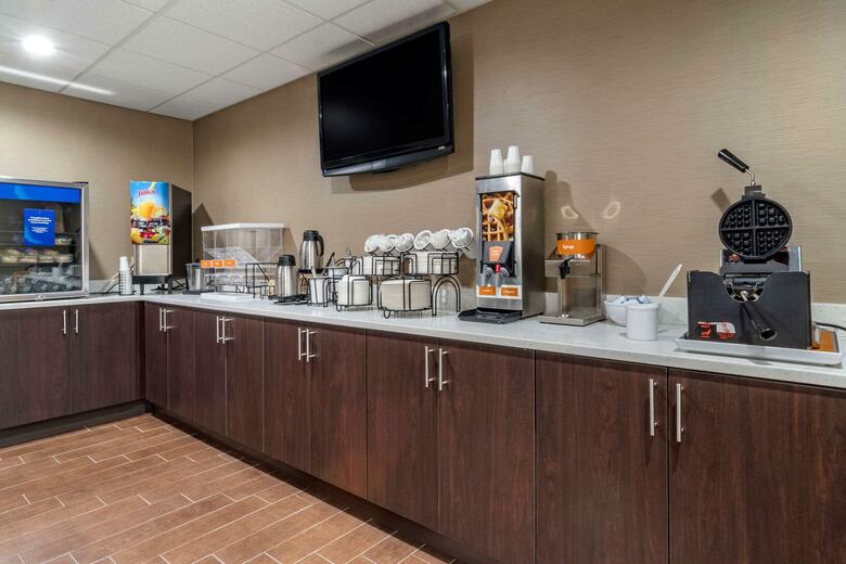 Hotel Comfort Inn & Suites