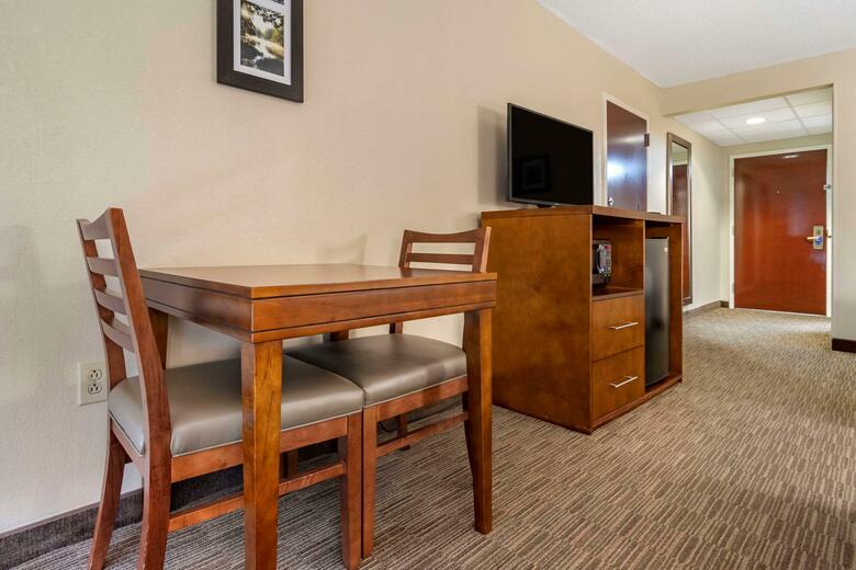 Hotel Comfort Inn & Suites