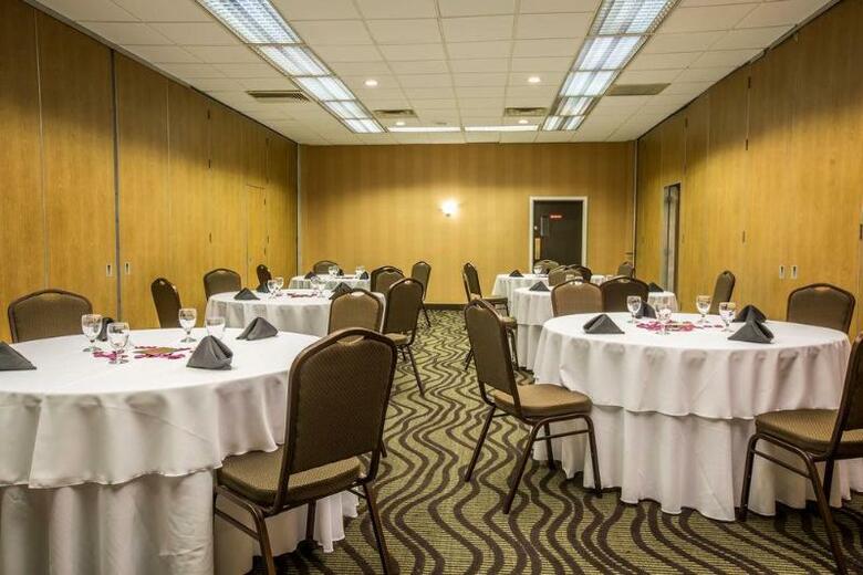 Hotel Clarion Inn Airport
