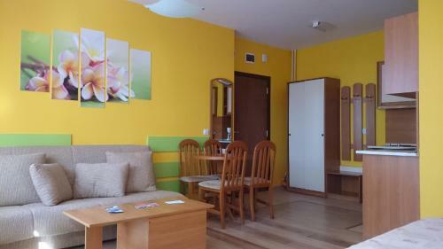 Tes Flora Apartments