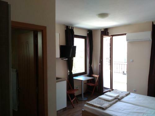 Apartamentos Flora Beach 1