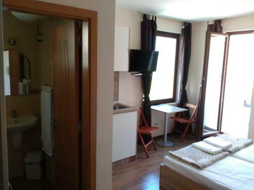 Apartamentos Flora Beach 1