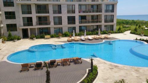 Apartment In Diamond Beach Complex