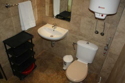 Hostal Golden House Private Aps
