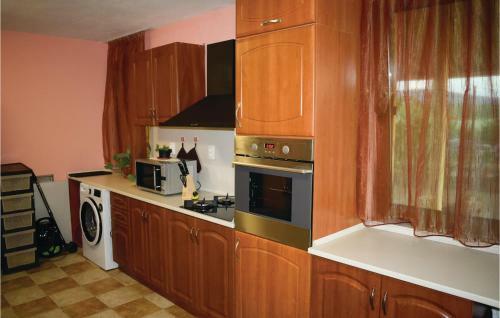 Five-bedroom Holiday Home In Lozenets
