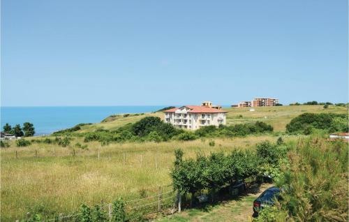 Three-bedroom Holiday Home In Sinemoretz
