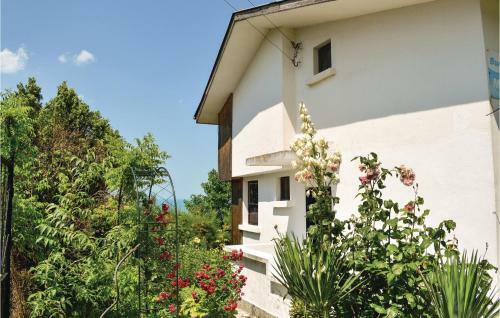 Three-bedroom Holiday Home In Sinemoretz