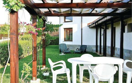 Three-bedroom Holiday Home In Lozenets