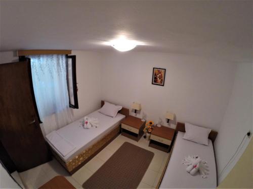 Hostal Guest Rooms Kostovi