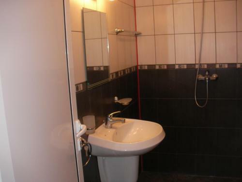 Adonai Apartments