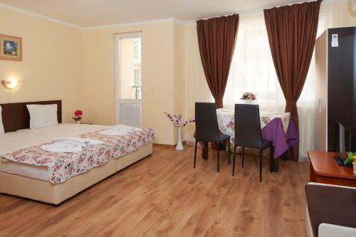 Feniks Apartments