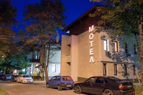 Motel Complex Friends