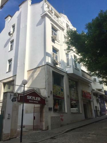 Hostal Skyler Guest House