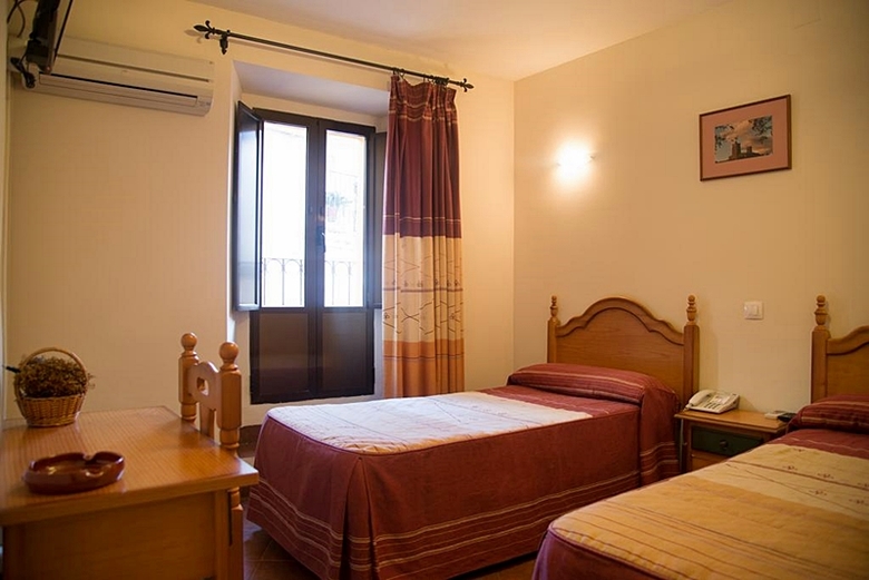 Hotel Hostal Hueso