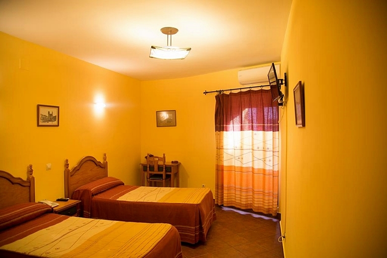 Hotel Hostal Hueso