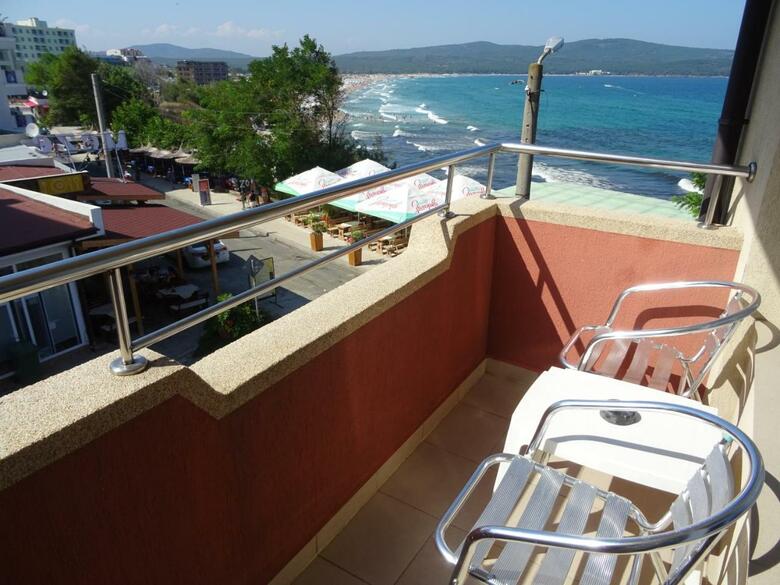 Hostal Dobrevi Guest House