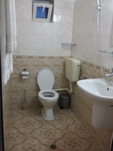 Hostal Guest House Adriya
