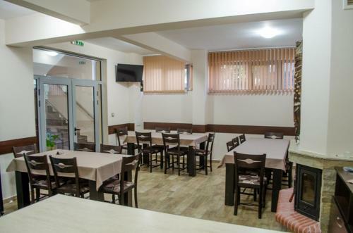 Hostal Guest House Dinevi