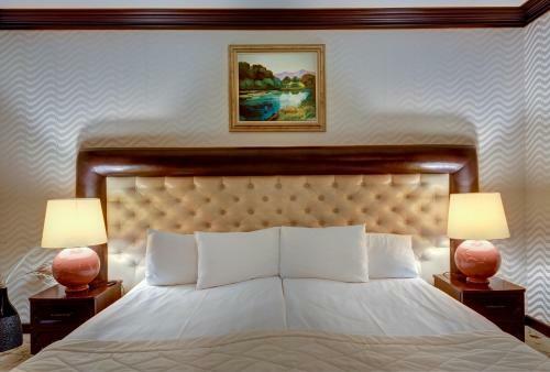 Shiroka Laka Hotel