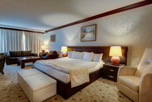 Shiroka Laka Hotel
