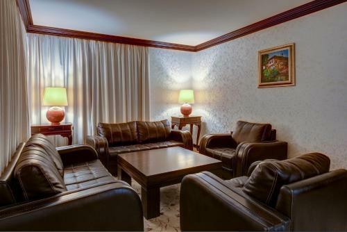 Shiroka Laka Hotel