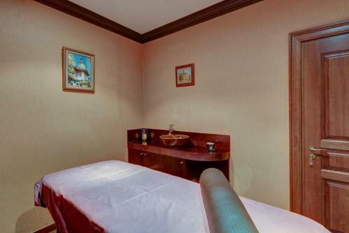 Shiroka Laka Hotel