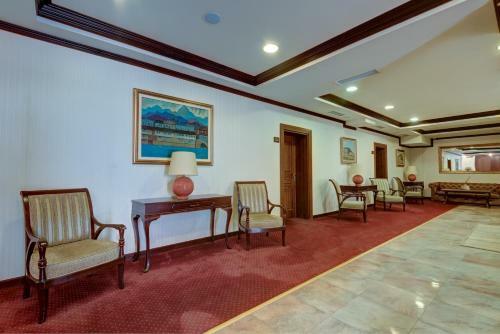 Shiroka Laka Hotel