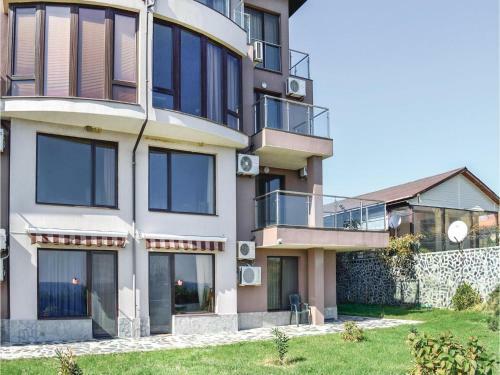 Two-bedroom Apartment In Sinemorets