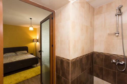 Hostal Nice Place Guest House Grafa