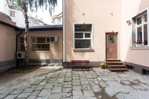 Hostal Nice Place Guest House Grafa