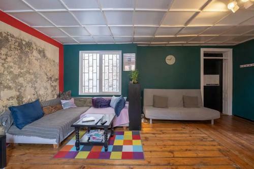 Cool Central Apartment