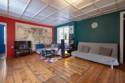 Cool Central Apartment