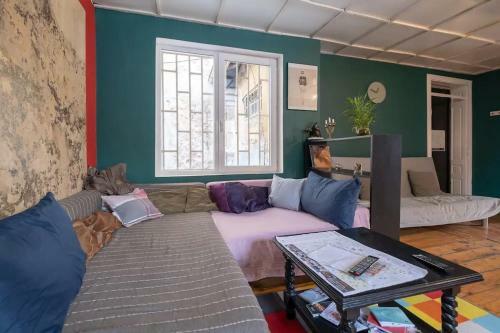 Cool Central Apartment