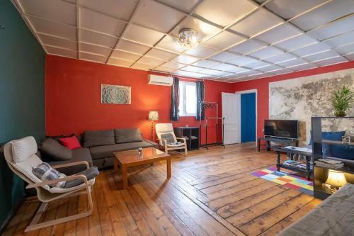 Cool Central Apartment