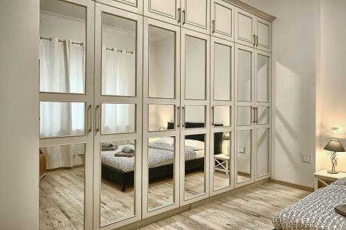 Baratero City Corner Apartments