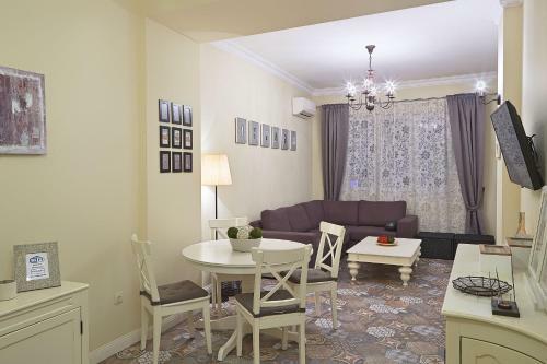 Baratero City Corner Apartments