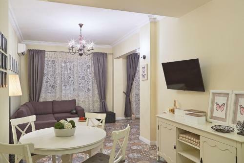 Baratero City Corner Apartments
