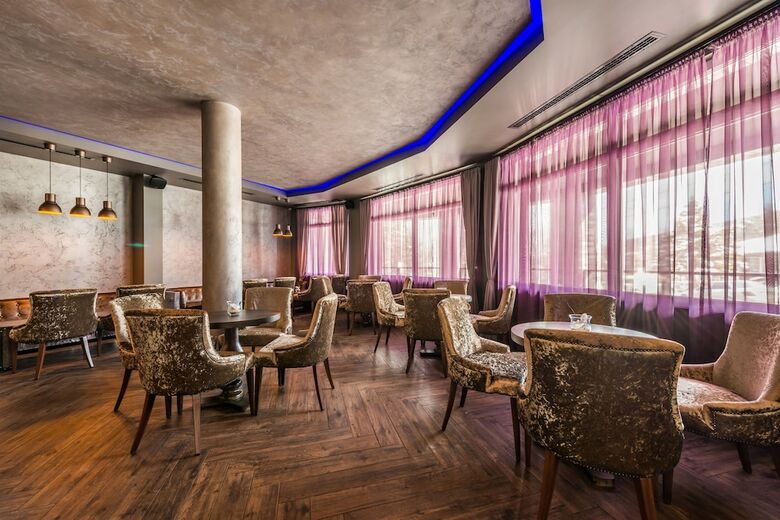 All Seasons Residence Hotel