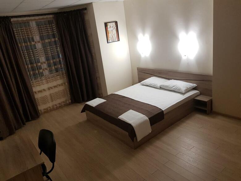 Twain Apart&rooms